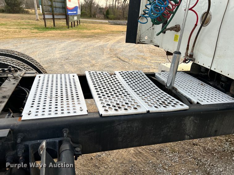 image for item ID9627 2009 International 9900i  semi truck