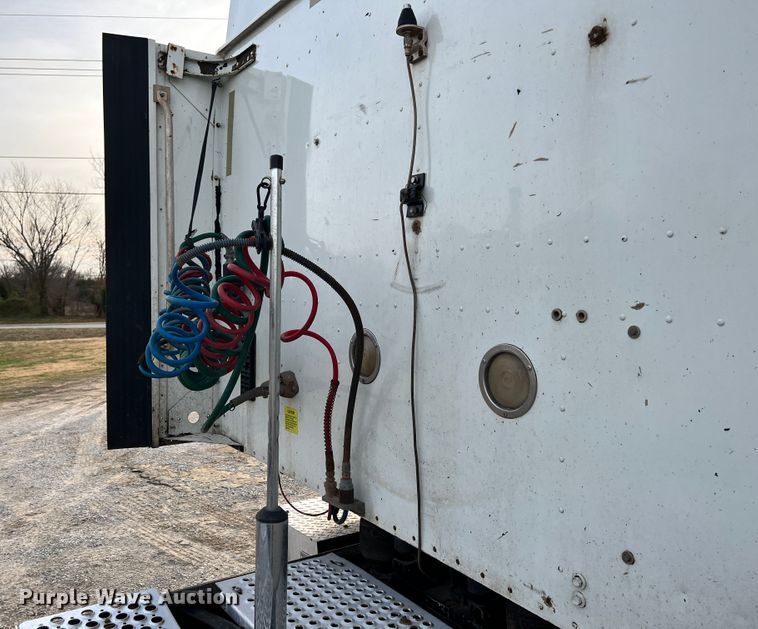 image for item ID9627 2009 International 9900i  semi truck