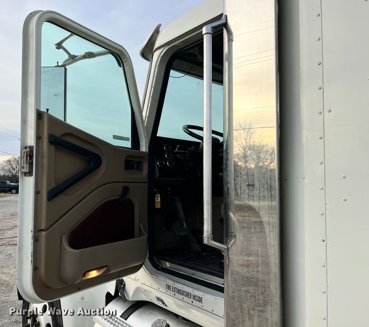 image for item ID9627 2009 International 9900i  semi truck