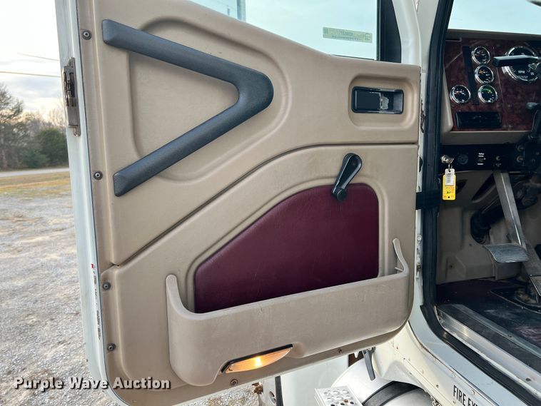 image for item ID9627 2009 International 9900i  semi truck