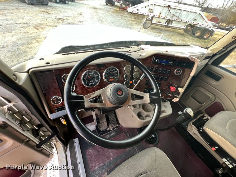 image for item ID9627 2009 International 9900i  semi truck