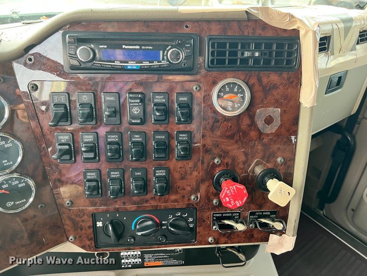 image for item ID9627 2009 International 9900i  semi truck