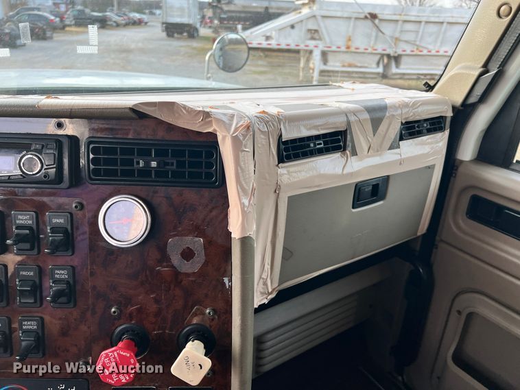 image for item ID9627 2009 International 9900i  semi truck