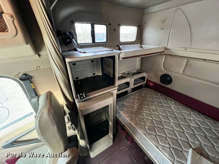 image for item ID9627 2009 International 9900i  semi truck