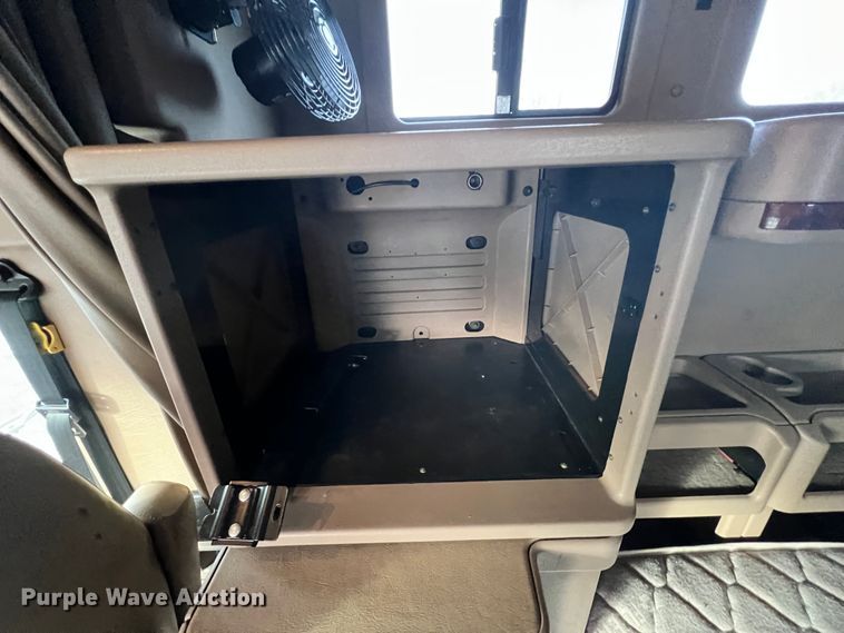 image for item ID9627 2009 International 9900i  semi truck