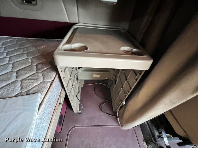 image for item ID9627 2009 International 9900i  semi truck