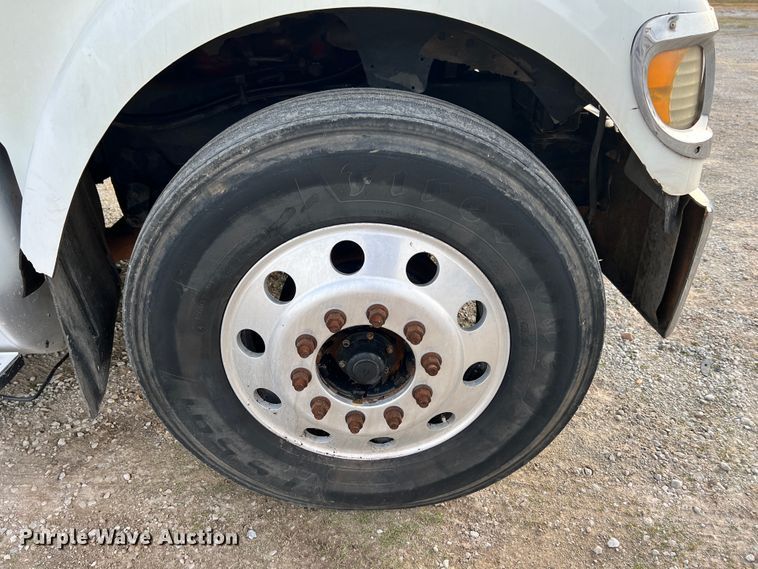 image for item ID9627 2009 International 9900i  semi truck