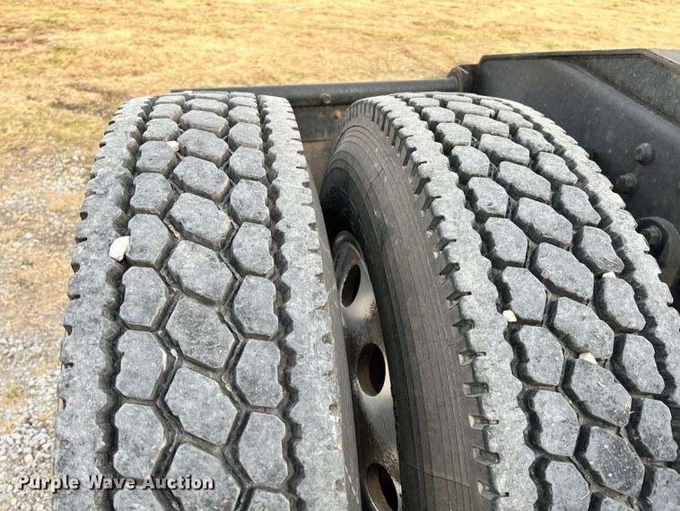 image for item ID9627 2009 International 9900i  semi truck