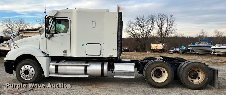 image for item ID9628 2004 Freightliner Columbia 120  semi truck