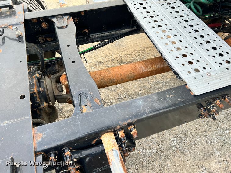 image for item ID9628 2004 Freightliner Columbia 120  semi truck