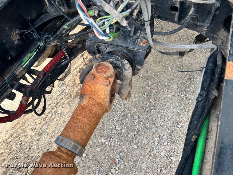 image for item ID9628 2004 Freightliner Columbia 120  semi truck