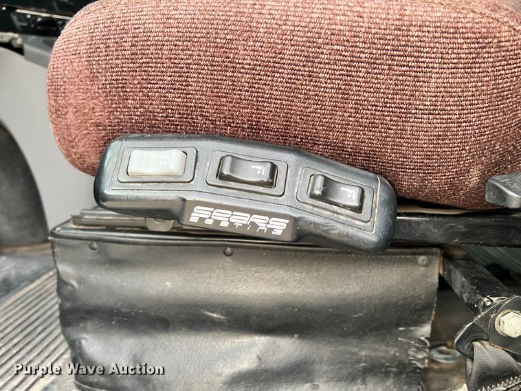 image for item ID9628 2004 Freightliner Columbia 120  semi truck