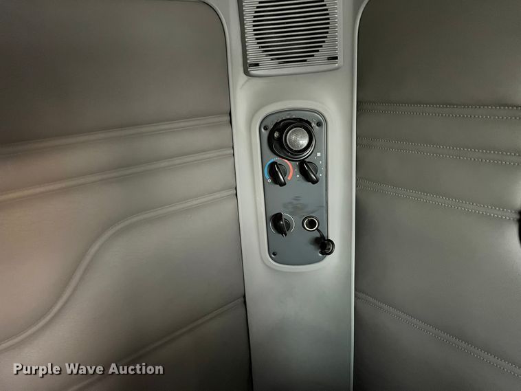 image for item ID9628 2004 Freightliner Columbia 120  semi truck