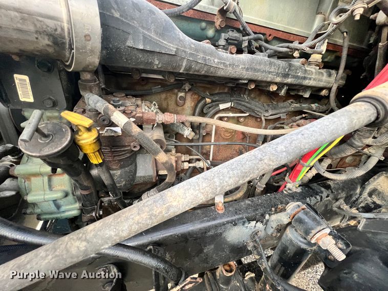 image for item ID9628 2004 Freightliner Columbia 120  semi truck