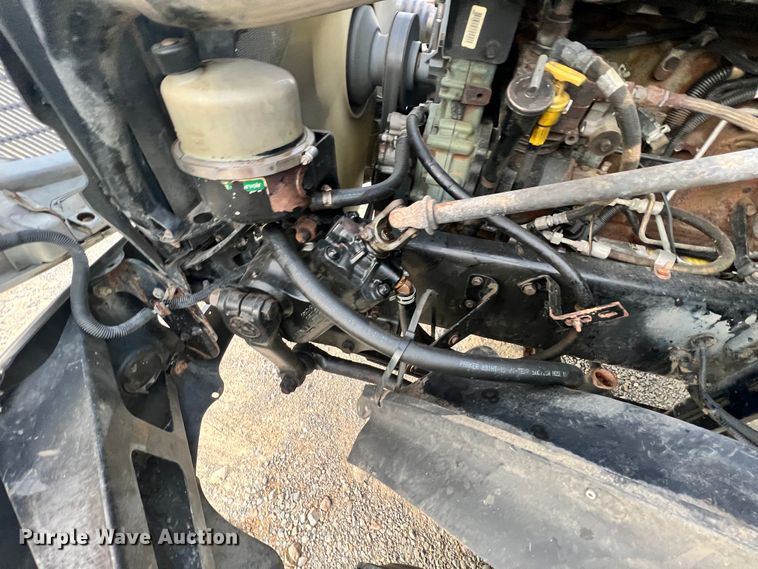 image for item ID9628 2004 Freightliner Columbia 120  semi truck