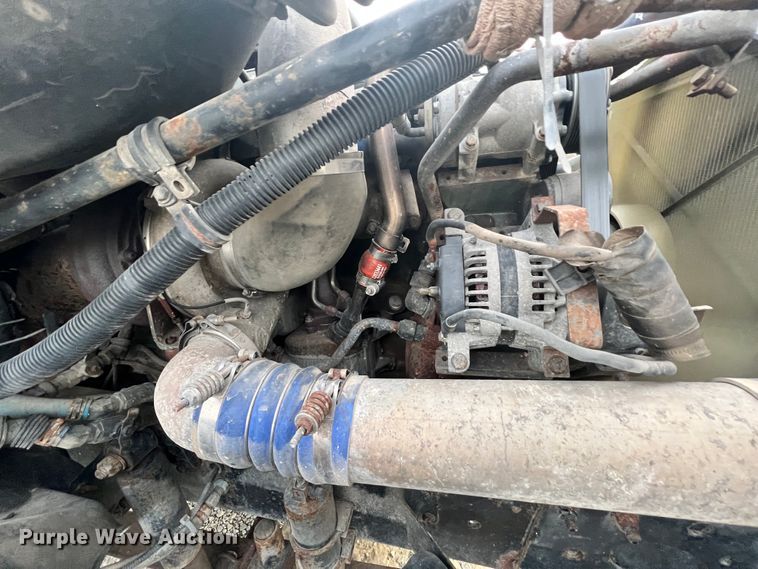 image for item ID9628 2004 Freightliner Columbia 120  semi truck