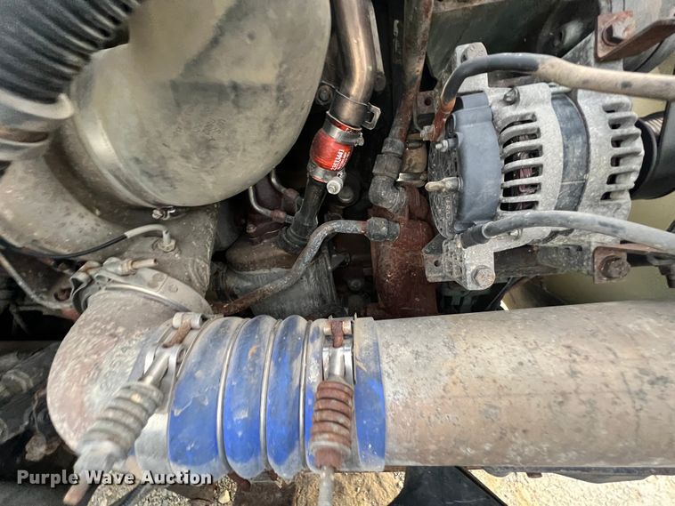 image for item ID9628 2004 Freightliner Columbia 120  semi truck