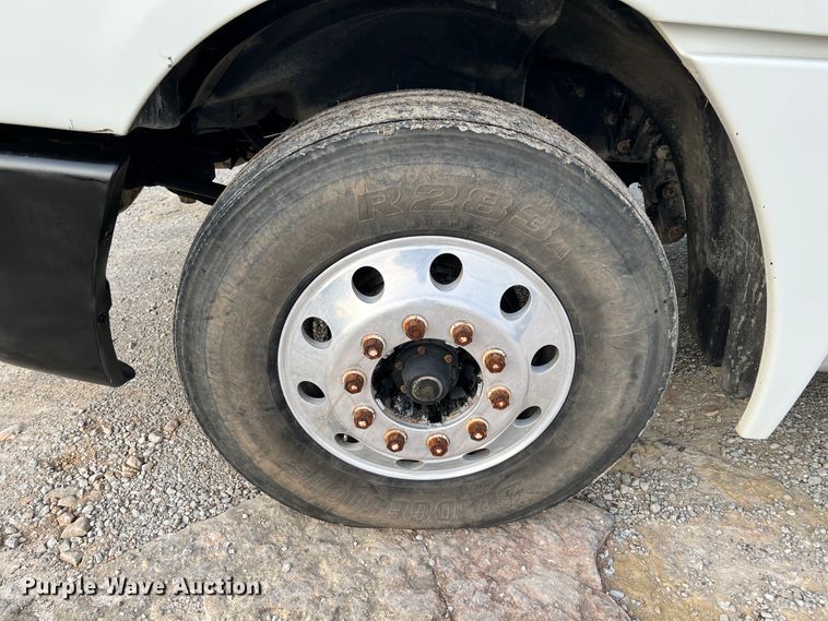 image for item ID9628 2004 Freightliner Columbia 120  semi truck