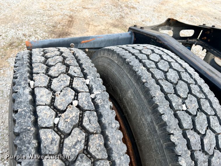 image for item ID9628 2004 Freightliner Columbia 120  semi truck