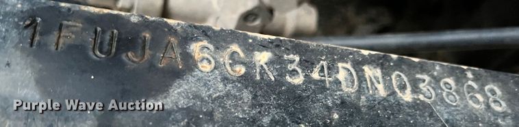 image for item ID9628 2004 Freightliner Columbia 120  semi truck