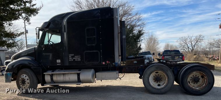 image for item IJ9585 2004 Freightliner Columbia  semi truck