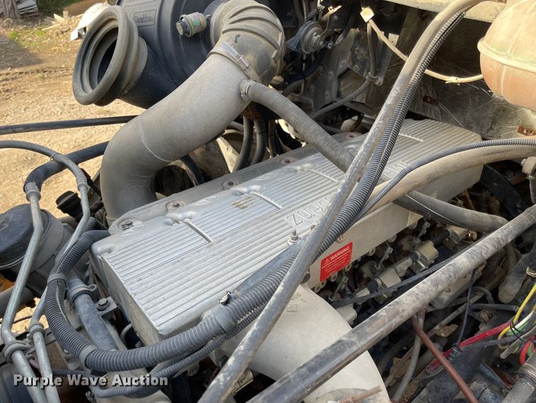 image for item IJ9585 2004 Freightliner Columbia  semi truck