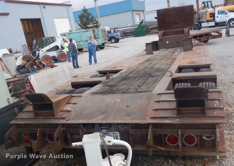 image for item IU9775 1974 Fontaine  drop deck equipment trailer