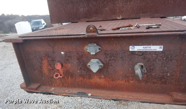 image for item IU9775 1974 Fontaine  drop deck equipment trailer