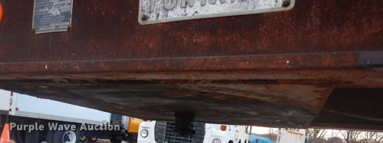 image for item IU9775 1974 Fontaine  drop deck equipment trailer