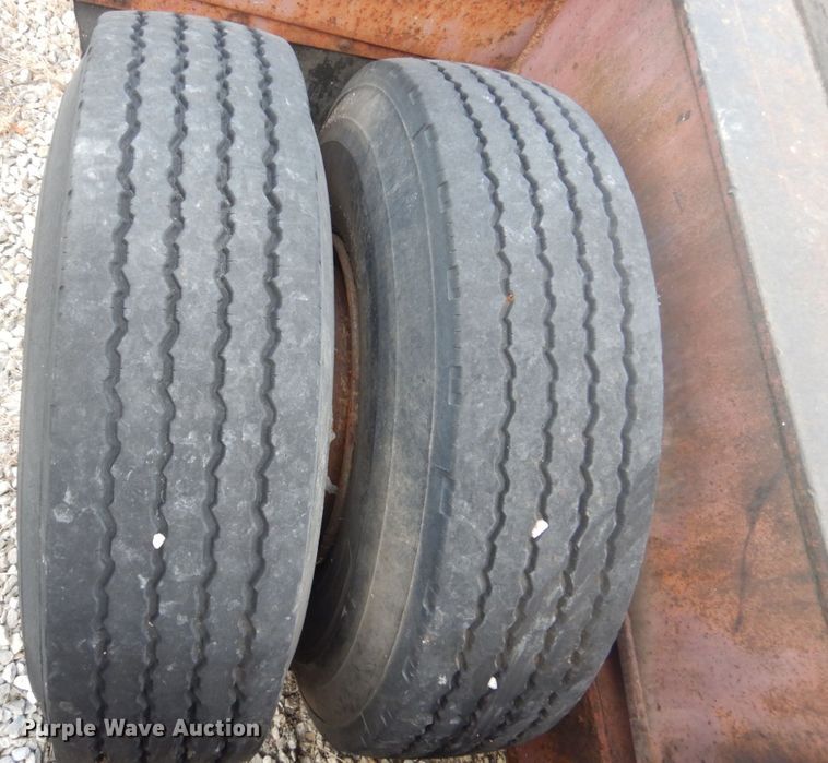 image for item IU9775 1974 Fontaine  drop deck equipment trailer