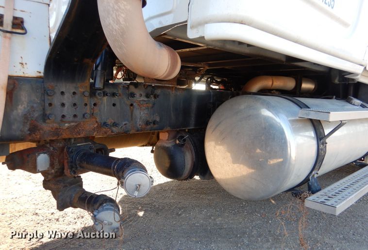 image for item IV9973 2010 Freightliner Cascadia 125  semi truck