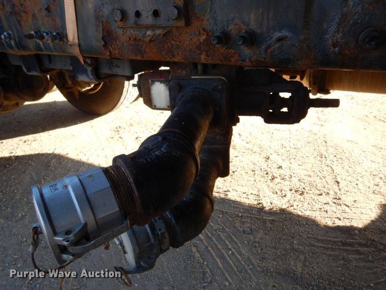 image for item IV9973 2010 Freightliner Cascadia 125  semi truck