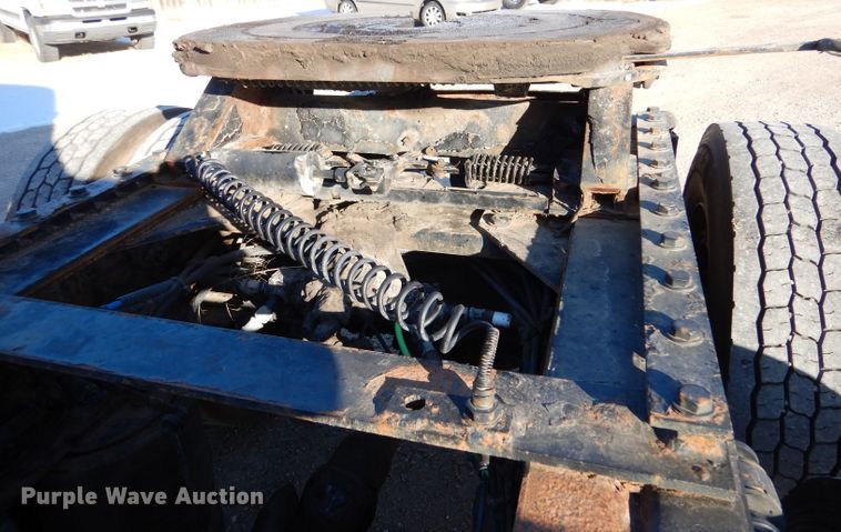 image for item IV9973 2010 Freightliner Cascadia 125  semi truck