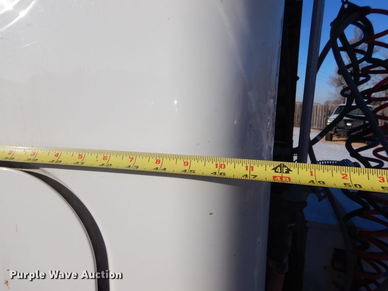 image for item IV9973 2010 Freightliner Cascadia 125  semi truck