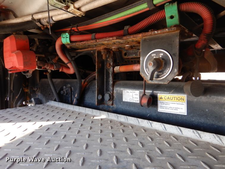 image for item IV9973 2010 Freightliner Cascadia 125  semi truck