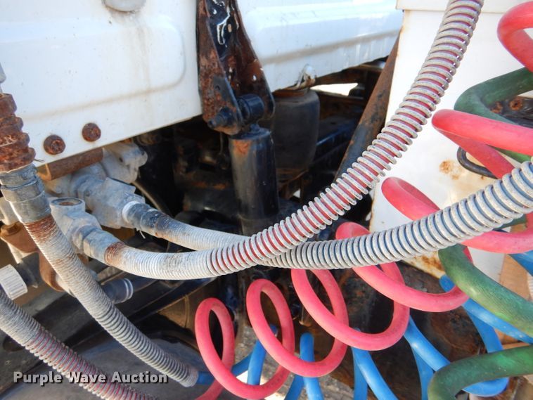 image for item IV9973 2010 Freightliner Cascadia 125  semi truck