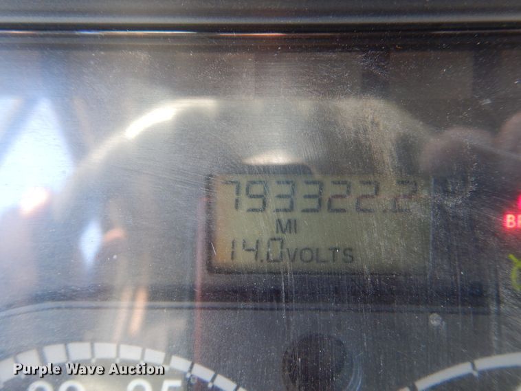 image for item IV9973 2010 Freightliner Cascadia 125  semi truck