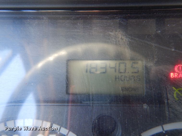 image for item IV9973 2010 Freightliner Cascadia 125  semi truck