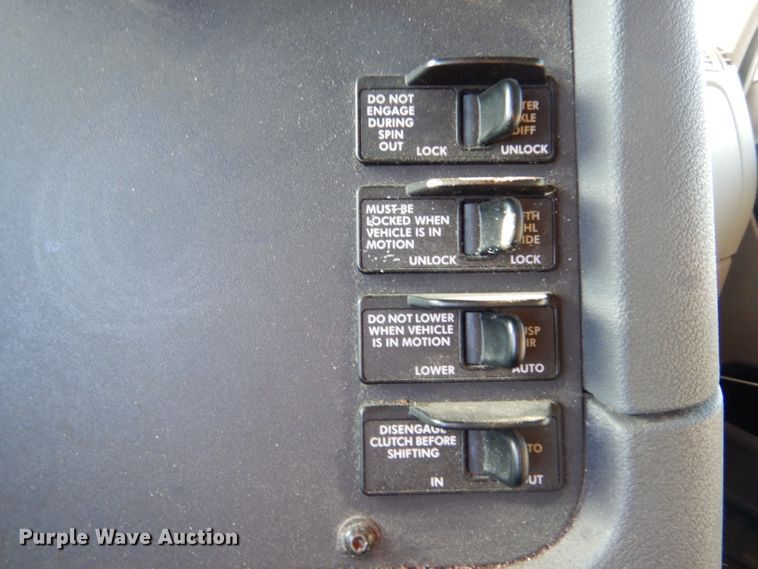 image for item IV9973 2010 Freightliner Cascadia 125  semi truck