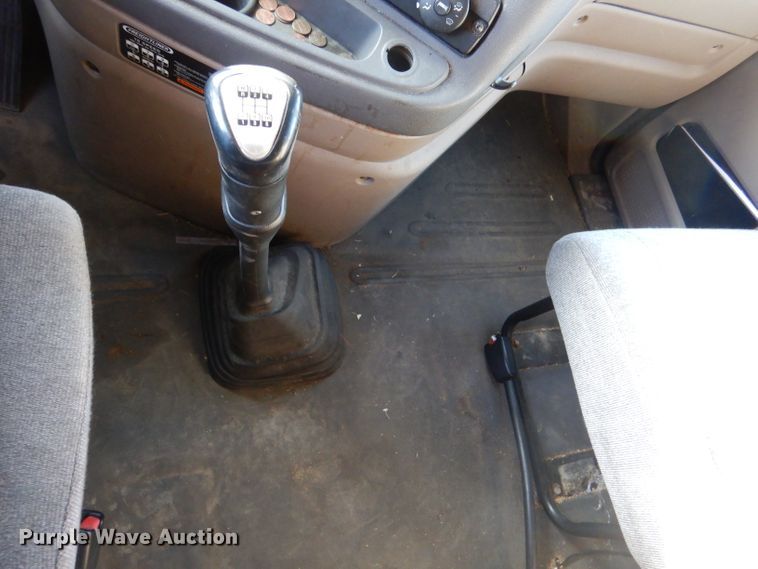 image for item IV9973 2010 Freightliner Cascadia 125  semi truck