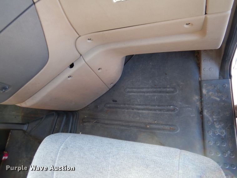 image for item IV9973 2010 Freightliner Cascadia 125  semi truck