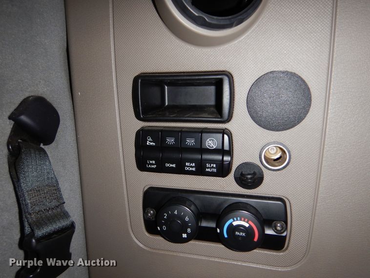 image for item IV9973 2010 Freightliner Cascadia 125  semi truck