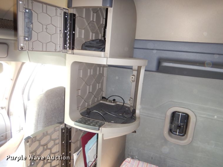 image for item IV9973 2010 Freightliner Cascadia 125  semi truck