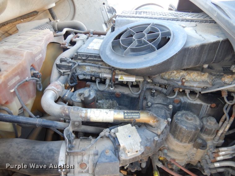 image for item IV9973 2010 Freightliner Cascadia 125  semi truck