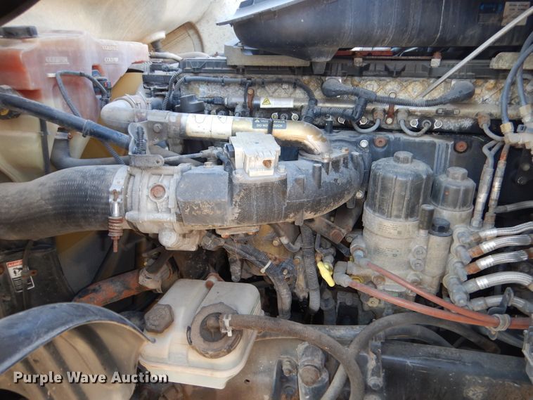 image for item IV9973 2010 Freightliner Cascadia 125  semi truck