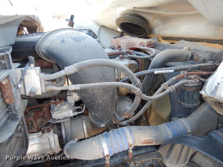 image for item IV9973 2010 Freightliner Cascadia 125  semi truck