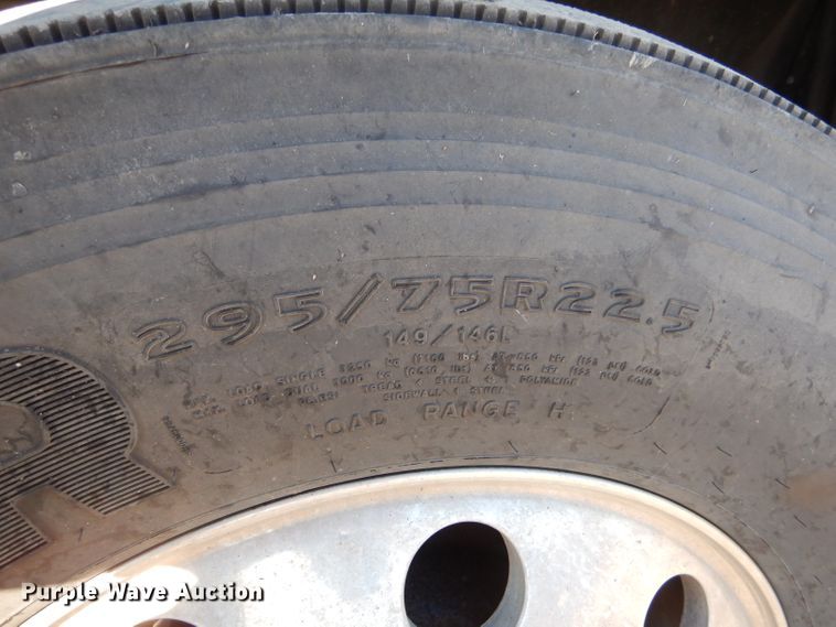 image for item IV9973 2010 Freightliner Cascadia 125  semi truck