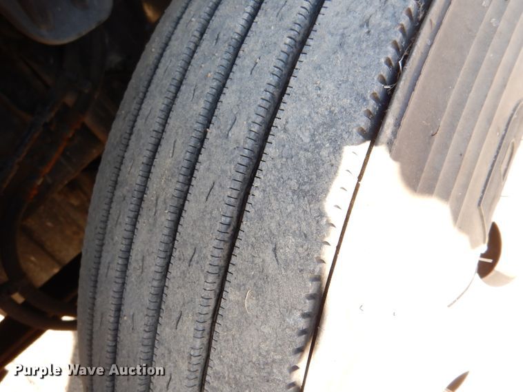 image for item IV9973 2010 Freightliner Cascadia 125  semi truck