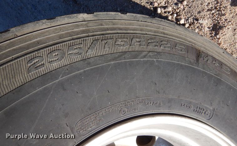 image for item IV9973 2010 Freightliner Cascadia 125  semi truck