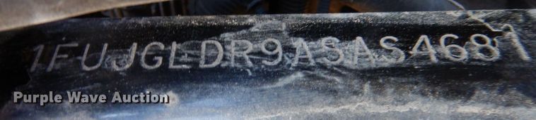 image for item IV9973 2010 Freightliner Cascadia 125  semi truck